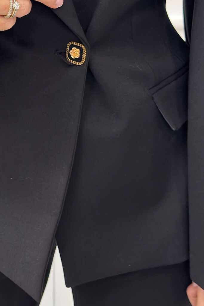 Czarna marynarka z balonowymi rękawami Silence GI5308 - obrazek 3