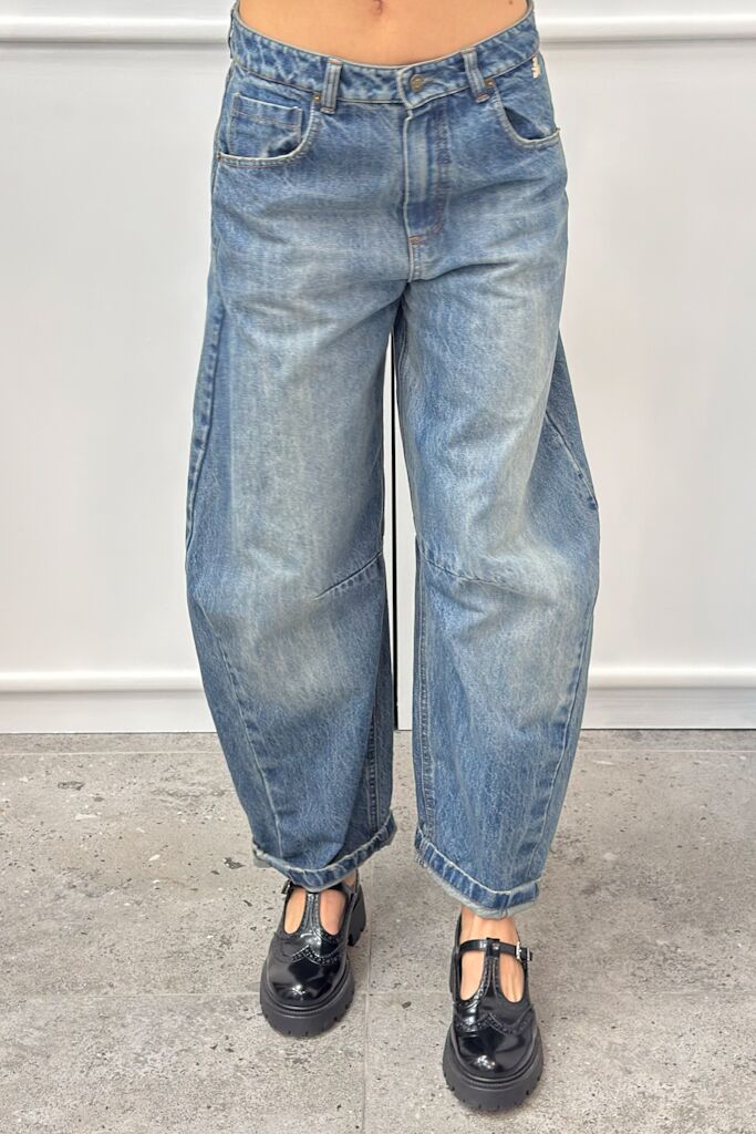 Niebieskie luźne spodnie jeansy damskie Souvenir M39F0424 - obrazek 2