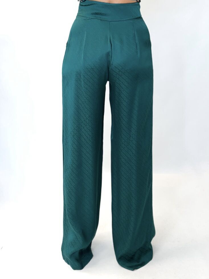 SPODNIE Z MATERIAŁU SZEROKIE W LOGOWANIA W KOLORZE BUTELKOWEJ ZIELENI REVISE PISSARRO - obrazek 3