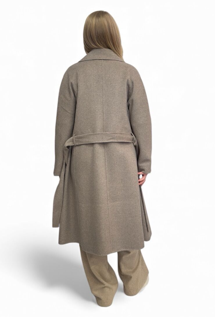 Beżowy płaszcz długi wiązany z wełną PIA B CIGALA - obrazek 4