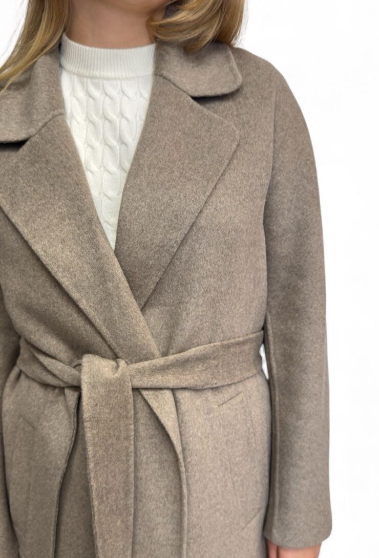 Beżowy płaszcz długi wiązany z wełną PIA B CIGALA - obrazek 2