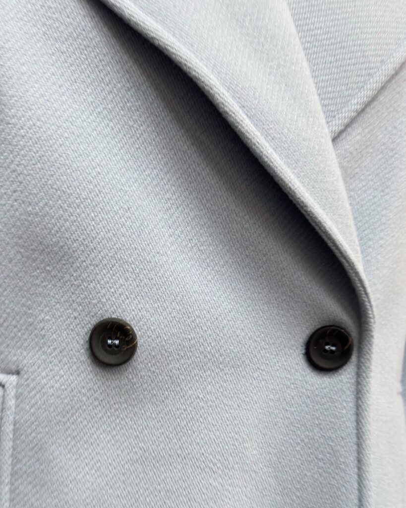 PŁASZCZ DAMSKI MIDI PROSTY KRÓJ COBACI PIA B - obrazek 4