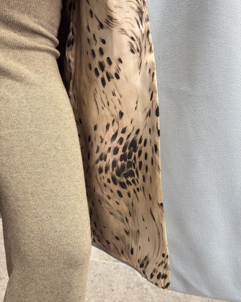 PŁASZCZ DAMSKI MIDI PROSTY KRÓJ COBACI PIA B - obrazek 5