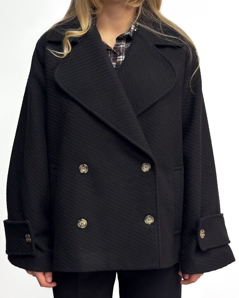 CZARNY KRÓTKI PŁASZCZ DAMSKI PIA B CUMATI - obrazek 2