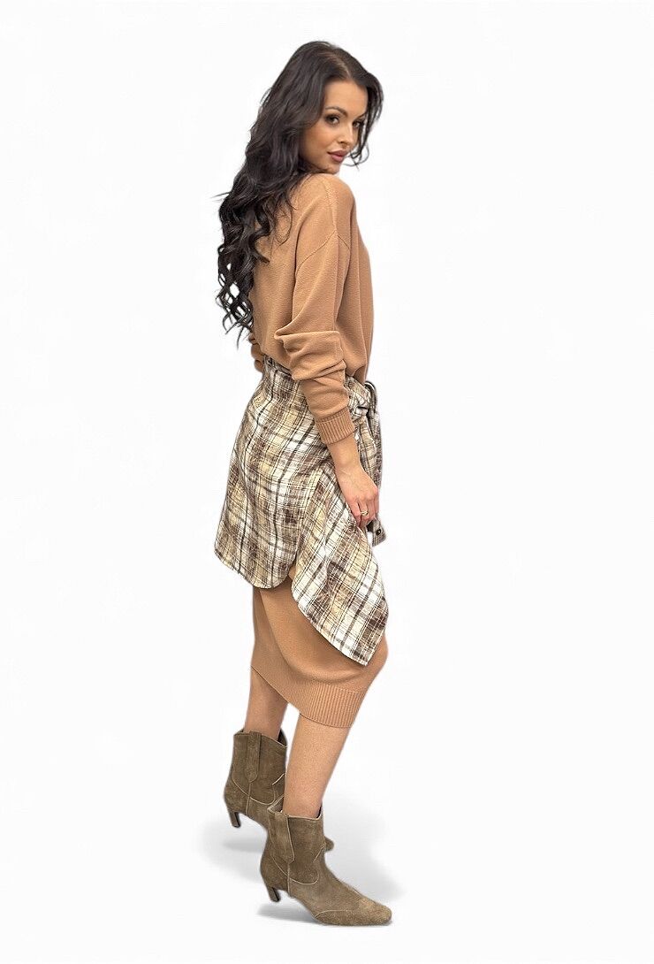 Beżowa sukienka dzianinowa midi z golfem Kontatto 3M0828C - obrazek 3