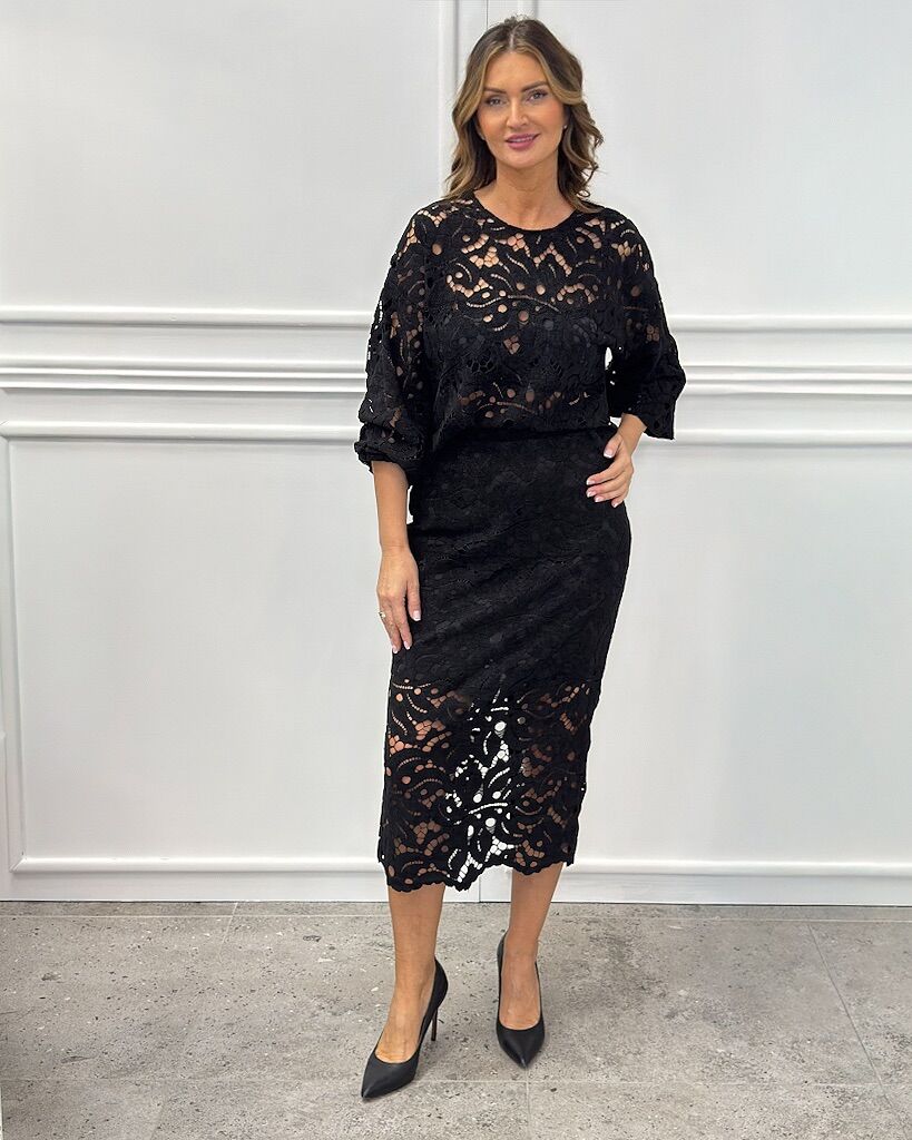 Czarna koronkowa bluzka z długim rękawem Pia B SISTA