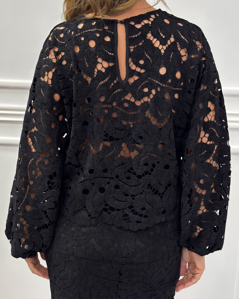 Czarna koronkowa bluzka z długim rękawem Pia B SISTA - obrazek 3